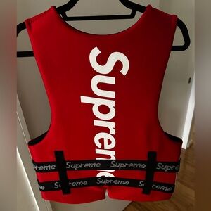 O-Brien x Supreme Life Vest (Red, Large)

Released on July 5th, 2018